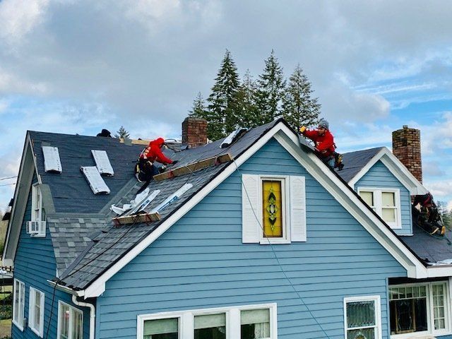 Roof Installation Team | Olympia, WA | Supreme Roofing LLC