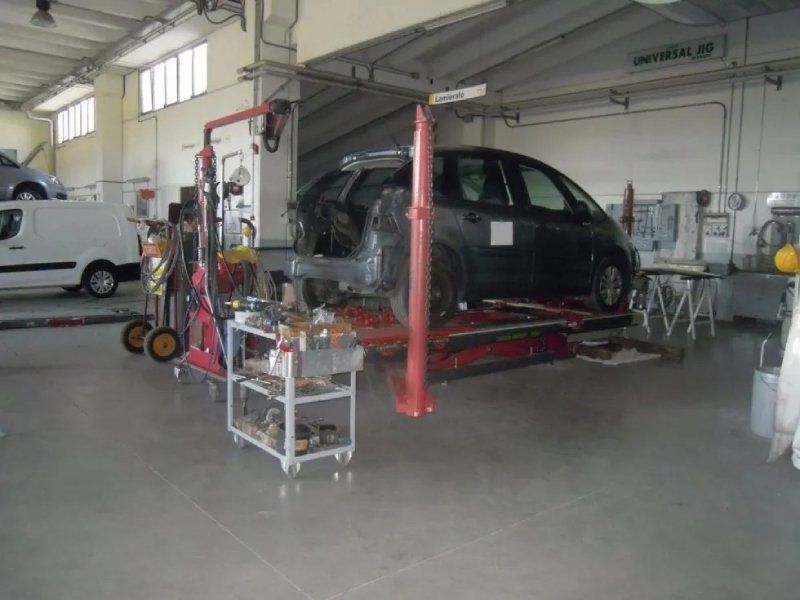 Interno concessionaria