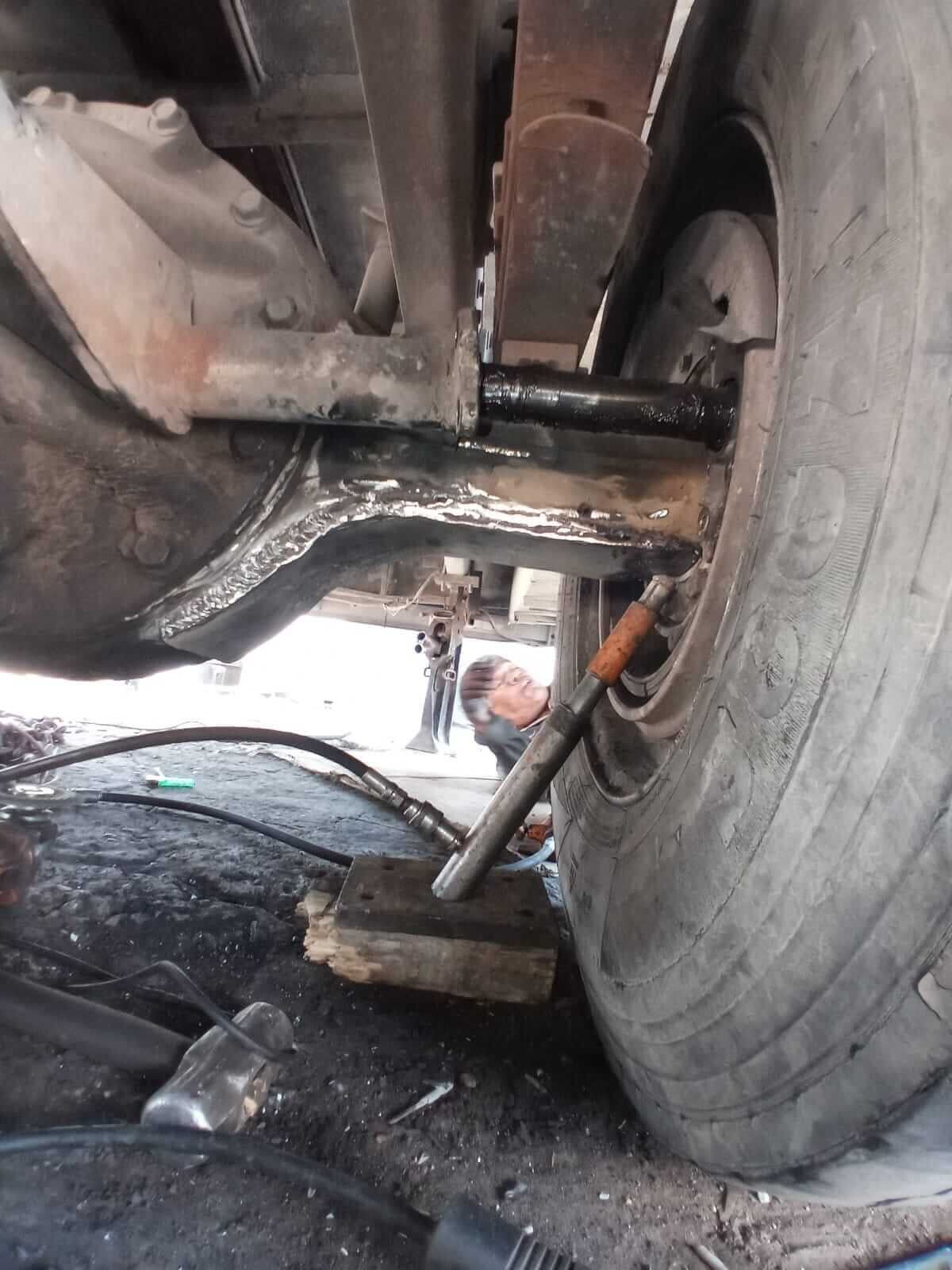 MUELLES Y PARTES AUTOMOTRICES CARRETO – Reparacion de cortinas en camion repartidor