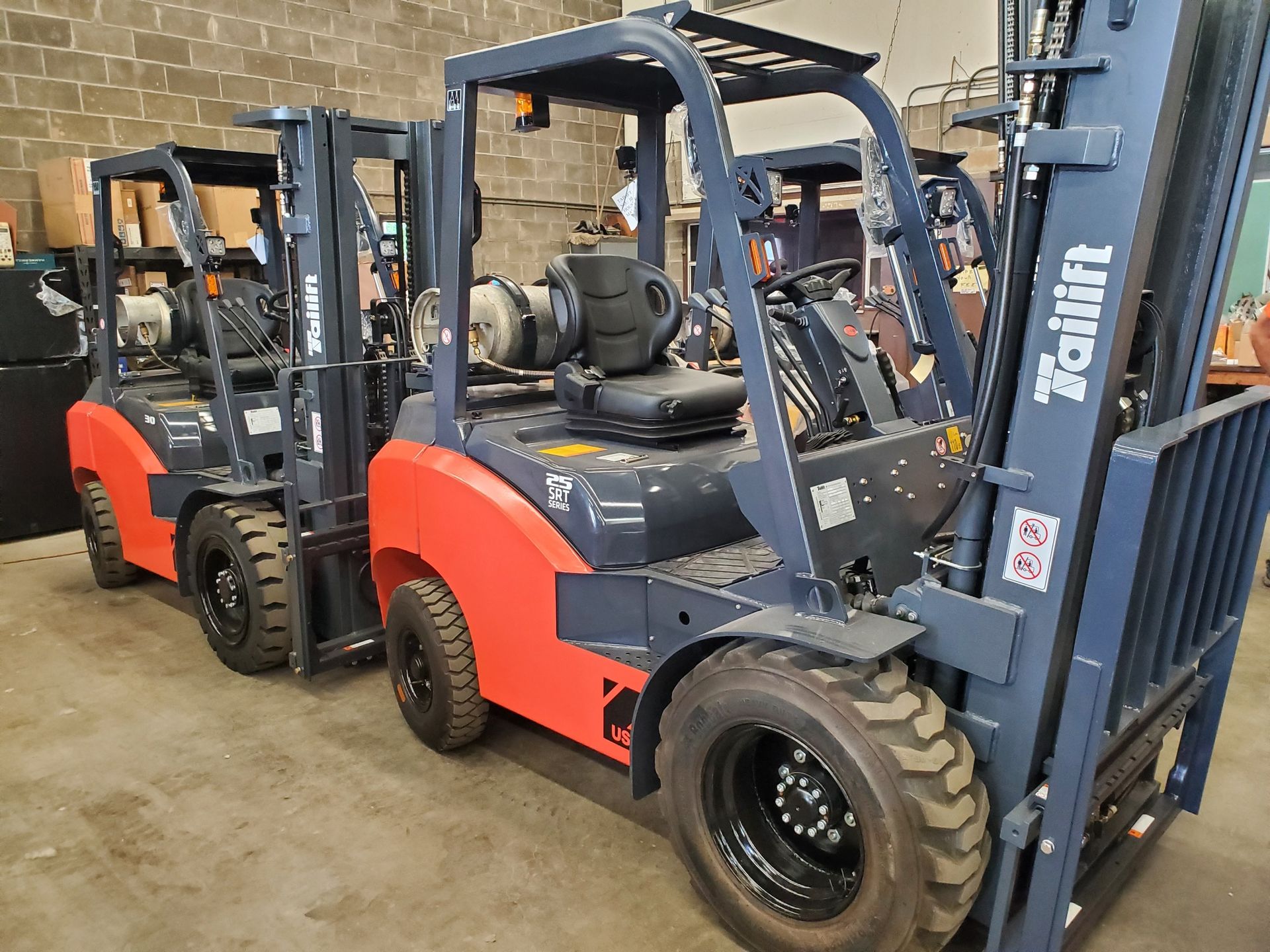 Forklifts — NEW TAI LIFT ZFG25P-SRT