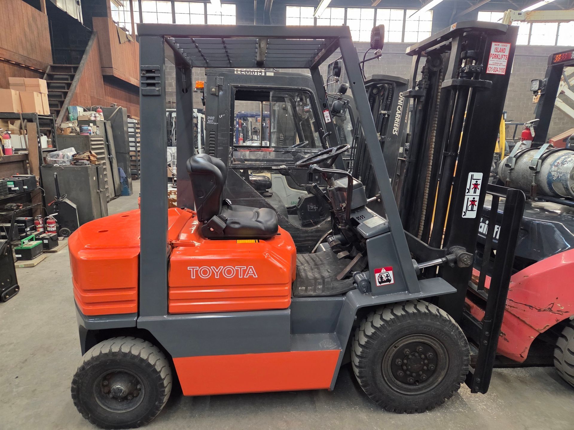 Forklifts —Toyota FD25 pneumatic lift-Manorville, NY