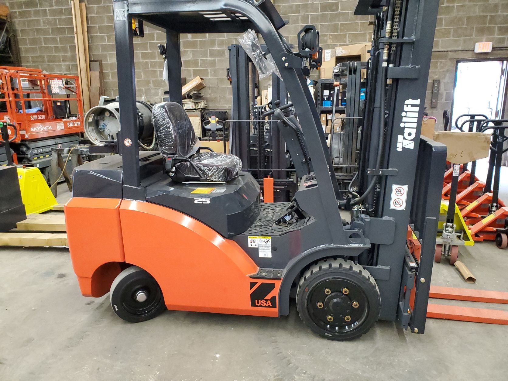 Forklifts — TAI LIFT ZFG25C 5,000 LB  Capacity Forklift In Manorville, NY