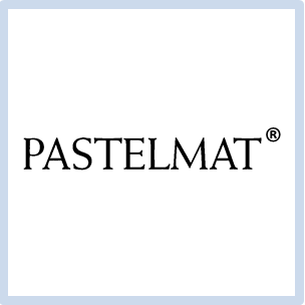 Un logo in bianco e nero per pastelmat su sfondo bianco.