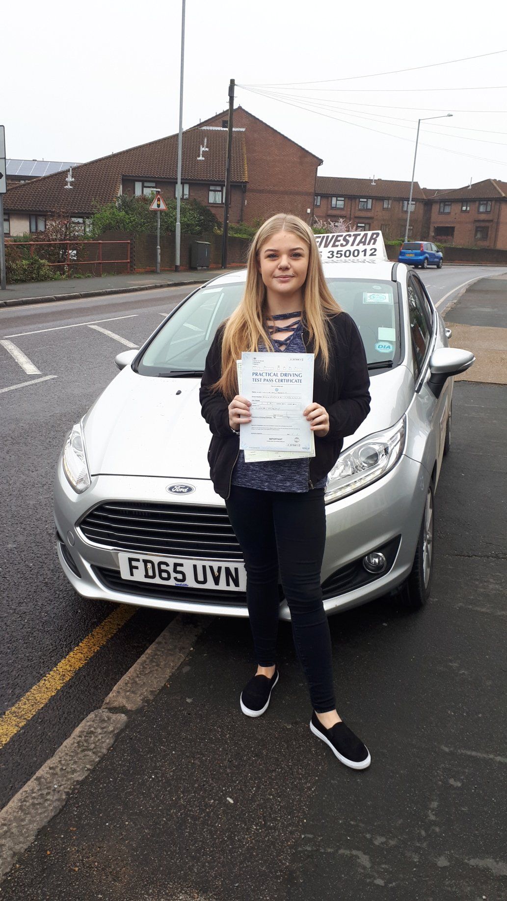 Hollie passed her driving test with Dean  in 2018 - FIVESTAR Driver Training