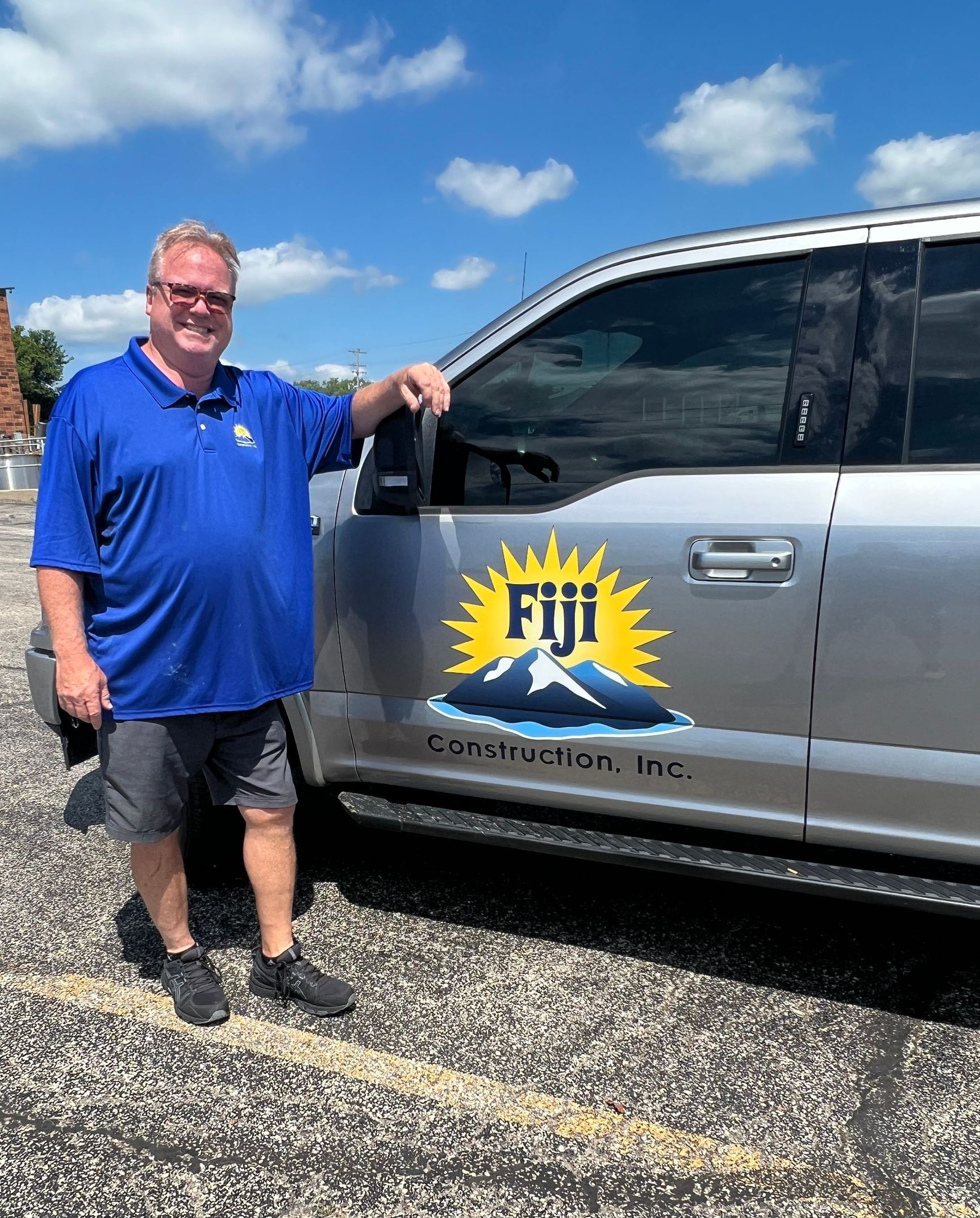 Male and Female Construction Worker — Cary, IL — Fiji Construction Inc. Male and Female Construction Worker — Cary, IL — Fiji Construction Inc.