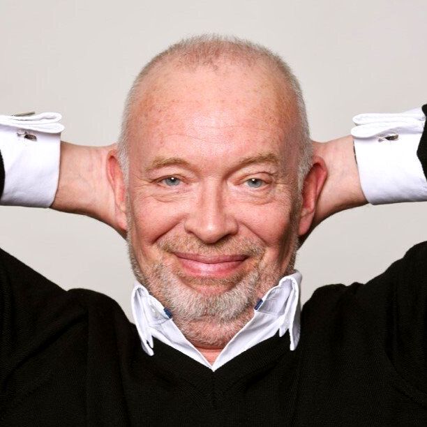 Het bekende sterrenteam voor de leukste show van het jaar komt bij elkaar in een nieuw verhaal: Oh Johnny in Droomland, een theatraal levenslied over 100 jaar Johnny Jordaan, met Tony Neef, Marjolijn Touw, Rob van de Meeberg, Rosa Mee, Evert de Vries, Bert Stoots en René Trok.