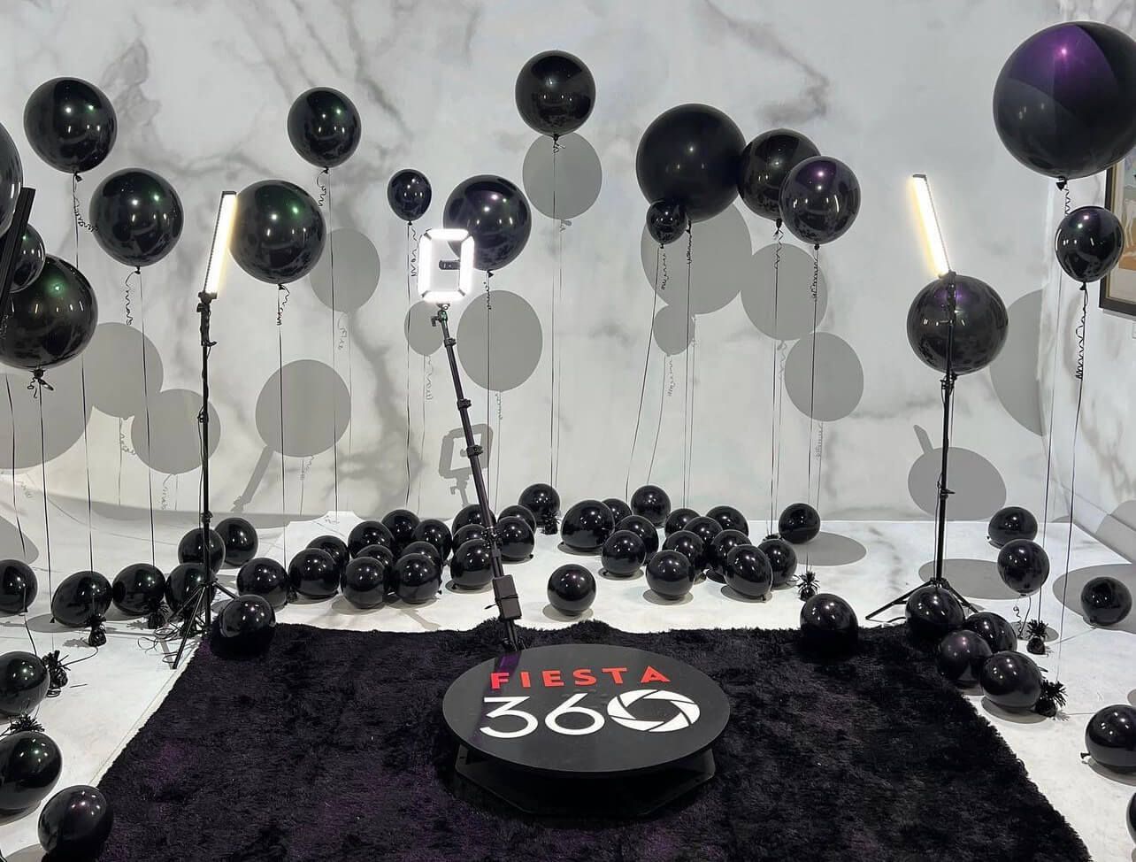 A room with balloons and a sign that says fiesta 360