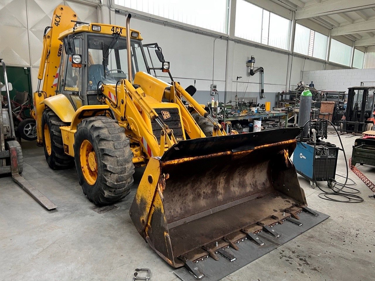 trattore con pala su misura