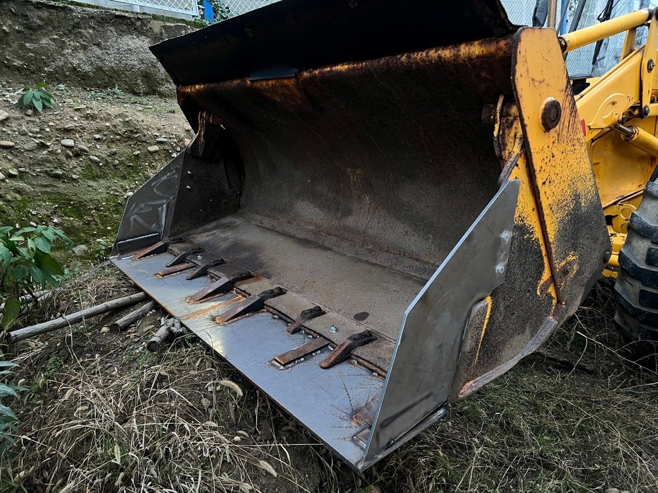 particolare pala trattore