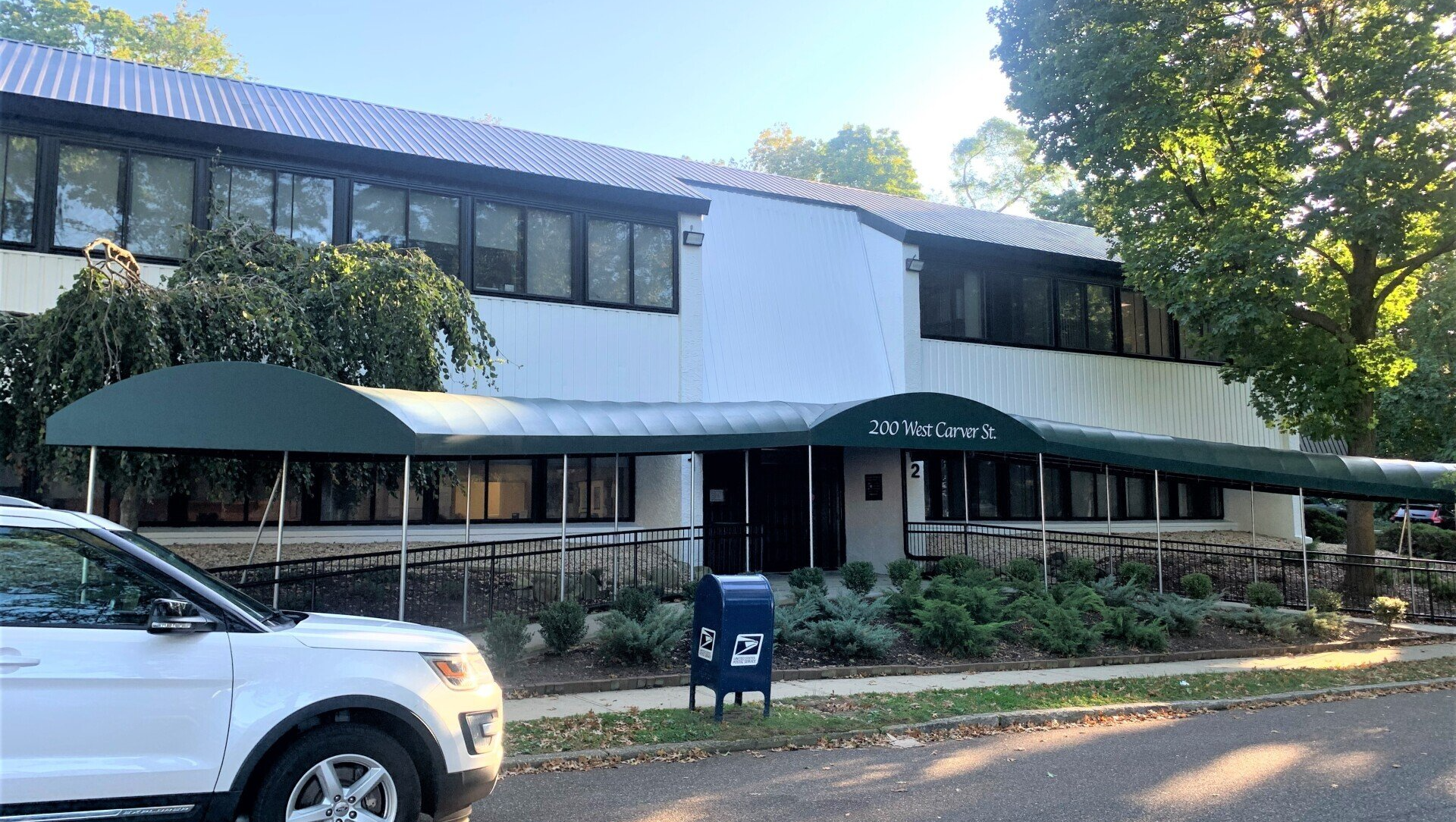 200 west carver st exterior