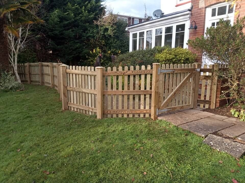 Picket Fencing in Salisbury | Salisbury Fencing