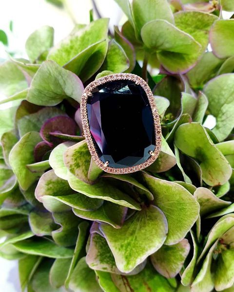 Anello in oro rosa con Onice e diamanti brown