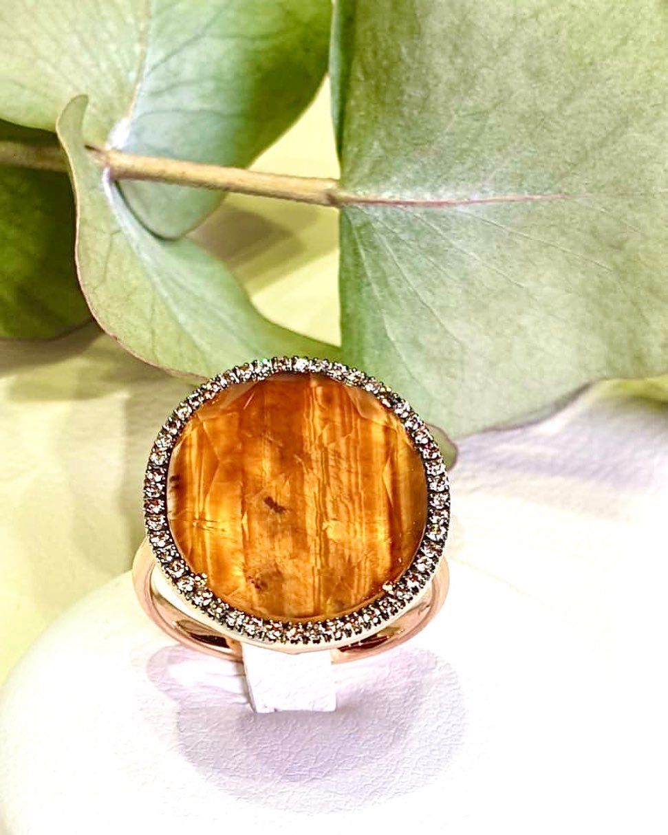 Anello in oro rosa diamanti e occhio di tigre