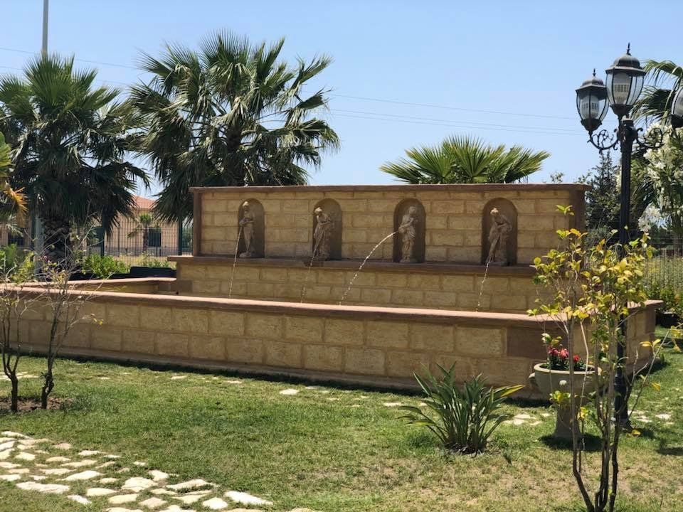 Agriturismo con giardino con fontane