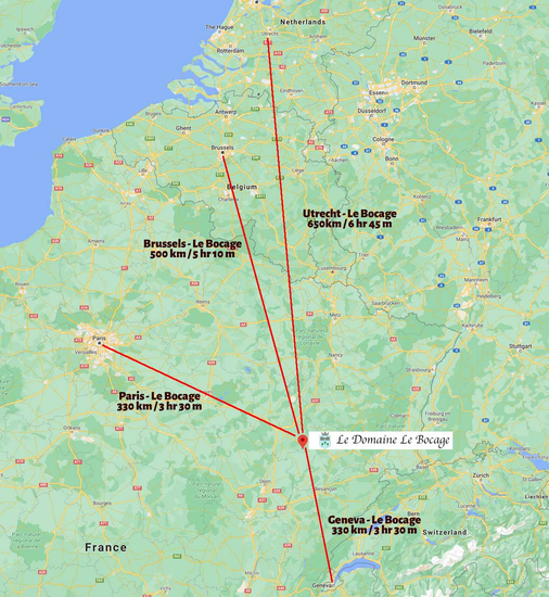 Een kaart met een rode lijn die door een stad loopt