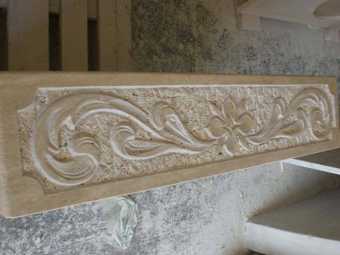 decorazione greca in marmo