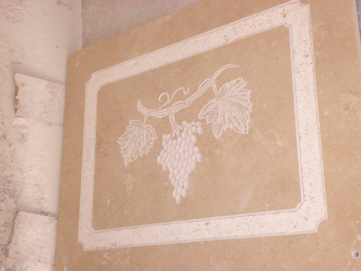 marmo decorato con soggetti naturali