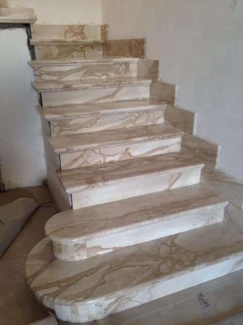 scale in marmo classico