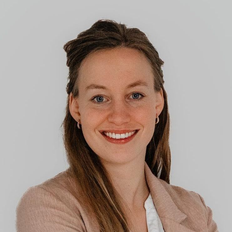 Nelleke van der Veer - Boersen | Gedragsspecialist MEd.  Register Speltherapeut MA. Psychofysiek weerbaarheidstrainer. Rots- en Watertrainer.