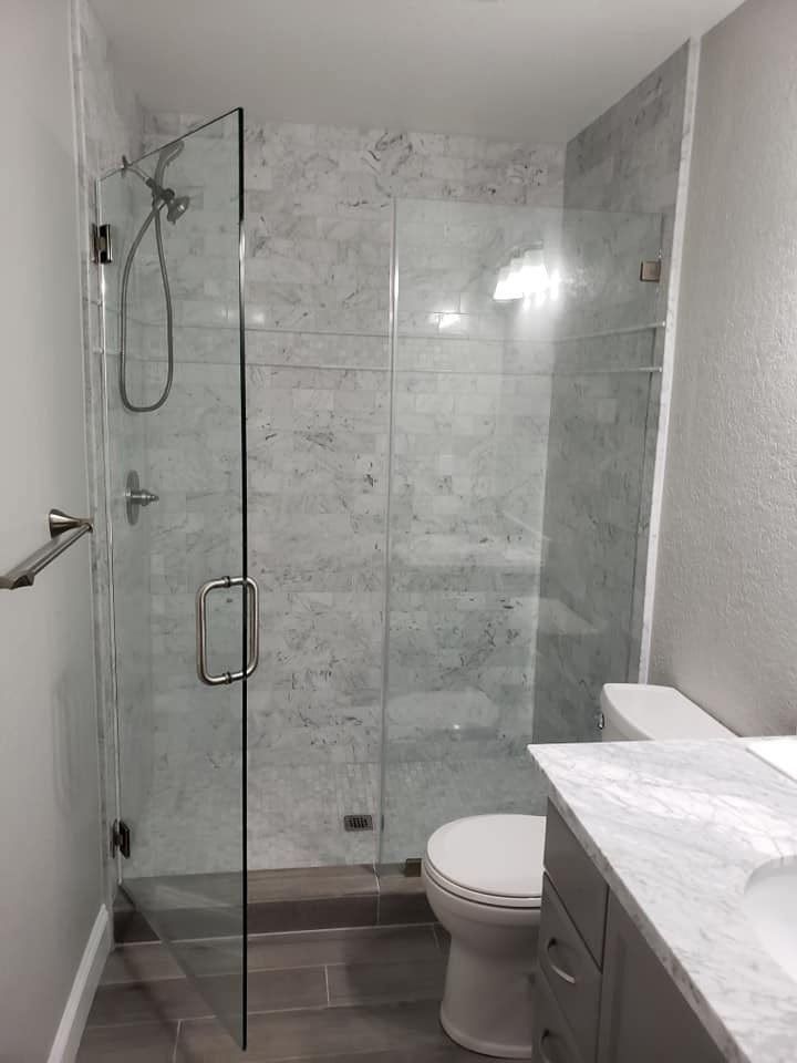 Shower Doors and Enclosures Manteca | Roadrunner Glass