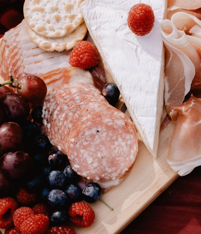 salami, brie and grapes close up