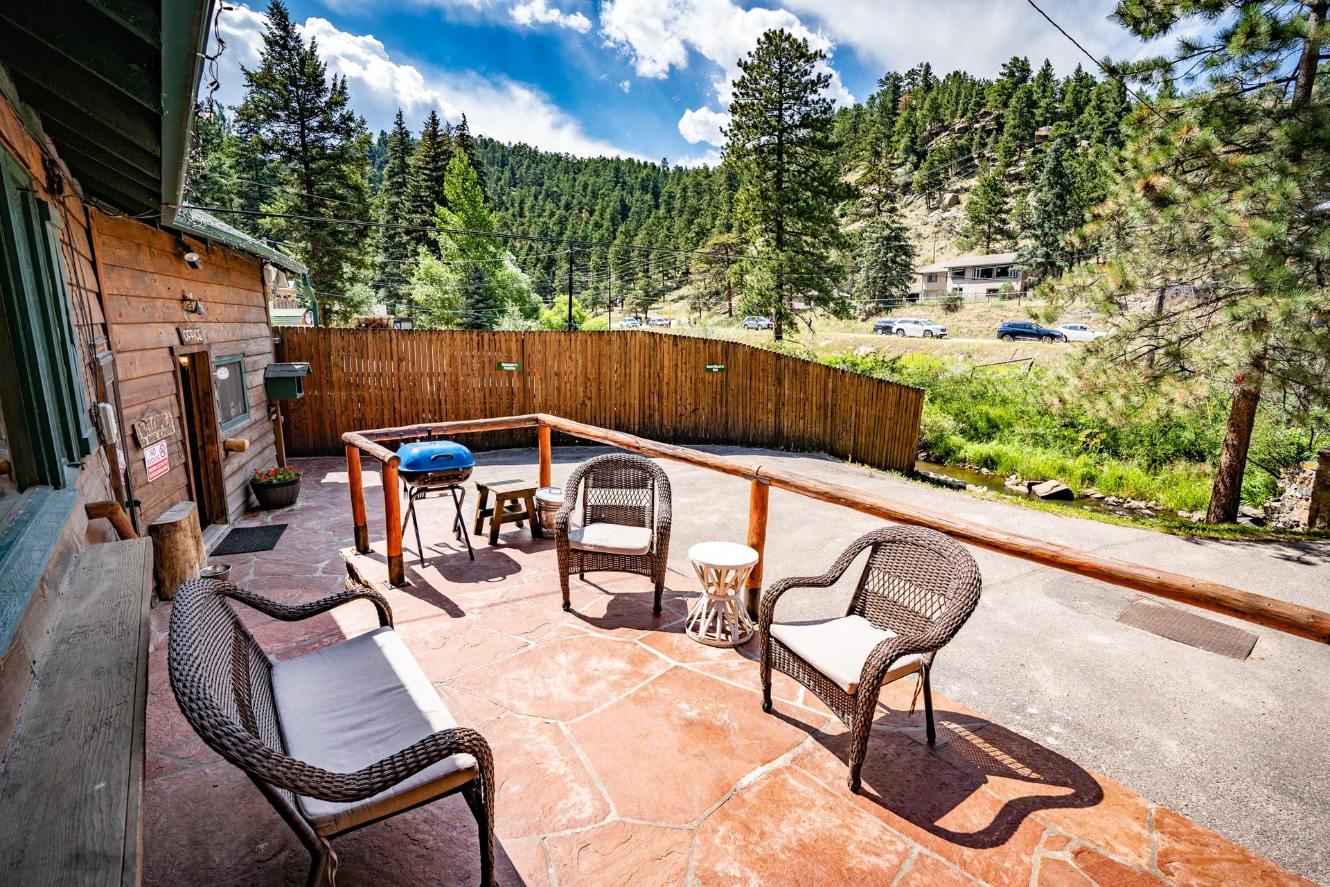 coloradobearcreekcabins.com logo