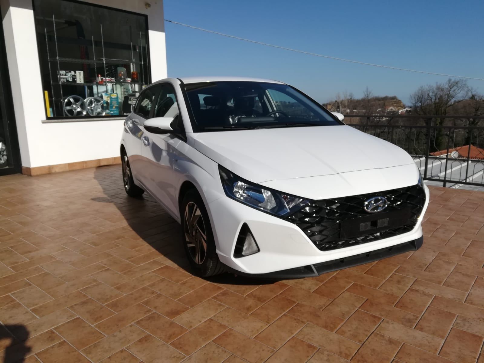 Hyundai nuovo modello ibrida vista frontale