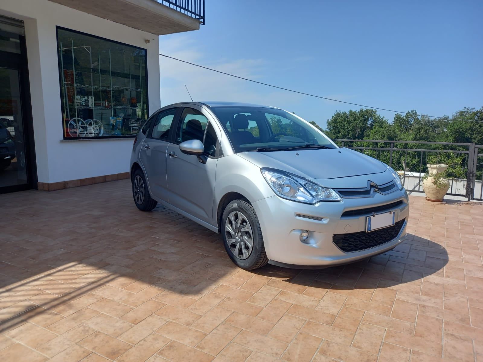 Citroen grigio metallico usata veduta totale