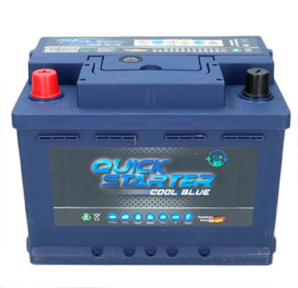 Batería de coche de color azul “Quick Starter Cool Blue” con terminales rojos y negros.