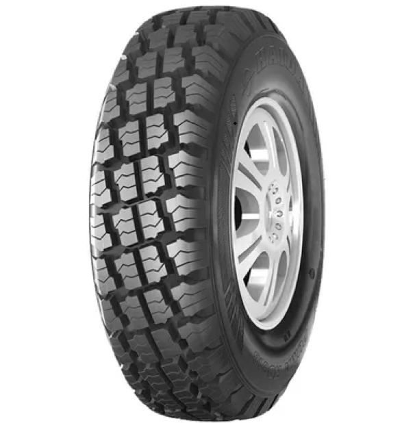 Neumático todoterreno de color negro montado sobre una llanta plateada, diseñado para uso off-road.
