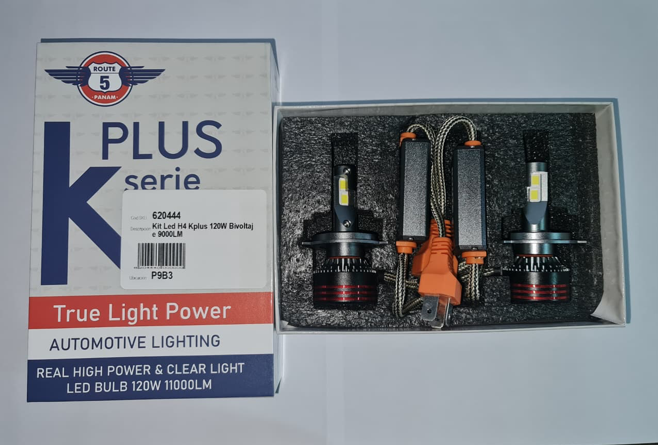 Caja de bombillas LED para coche con dos bombillas expuestas. Texto en la caja: "Serie K PLUS" "True Light Power".