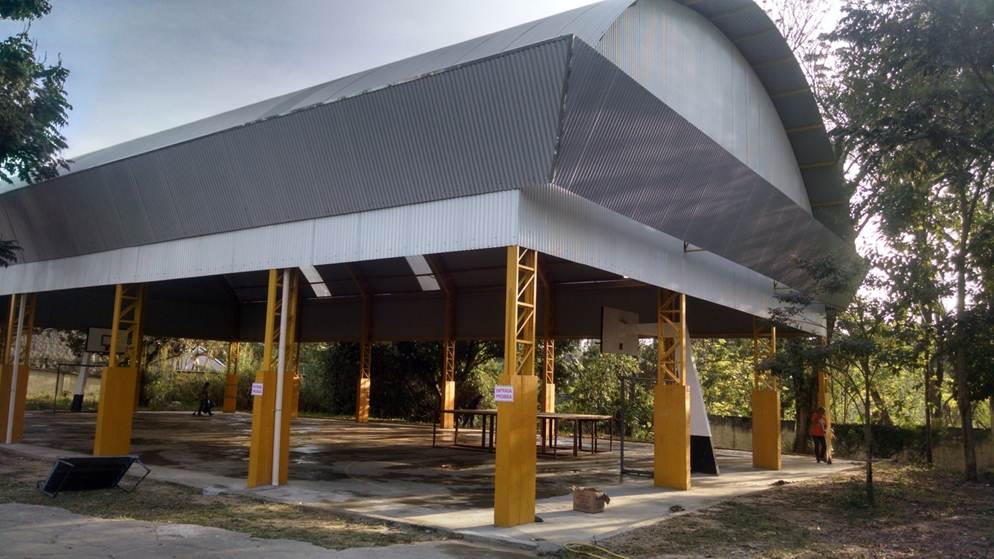 Quadra cobertura metálica