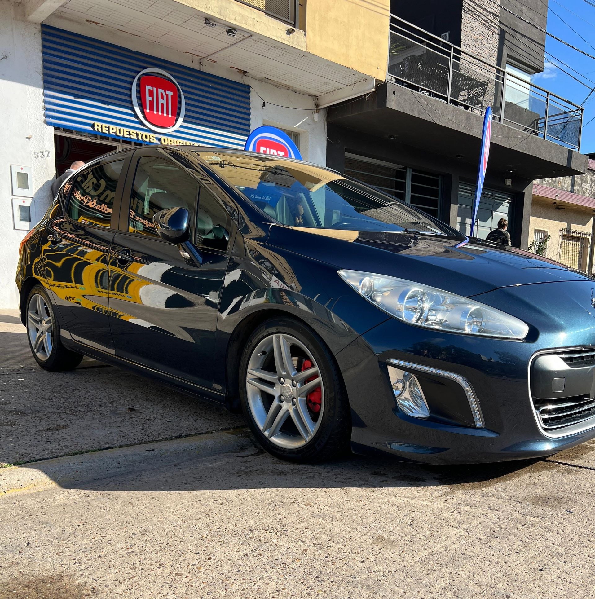 Toyota Corolla Cross SUV negro