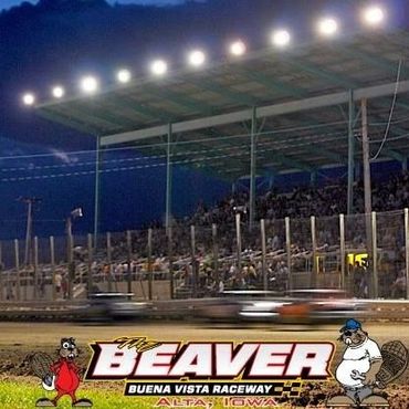 A picture of a beaver raceway at night