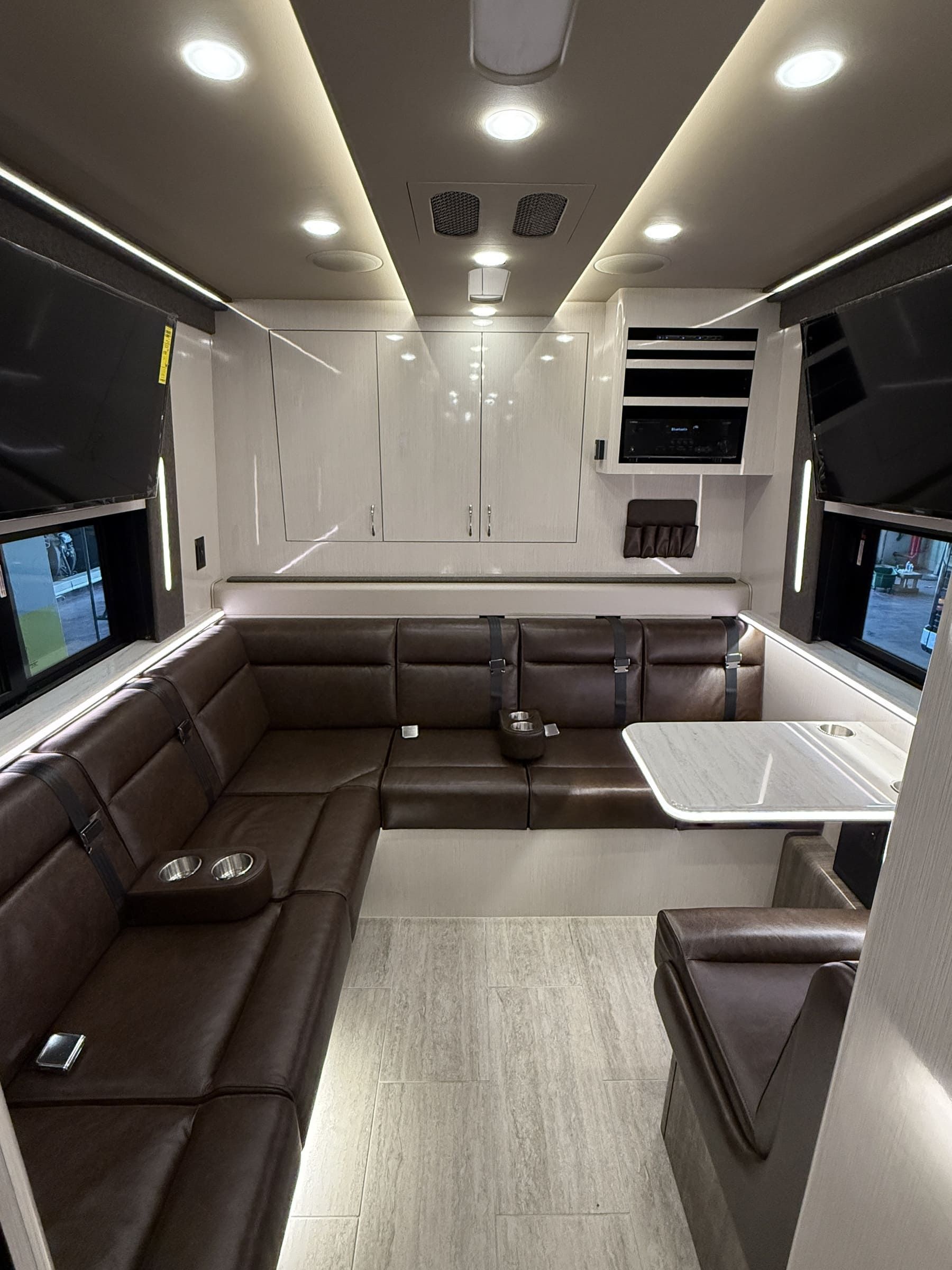 luxury Coach 25 Chicago