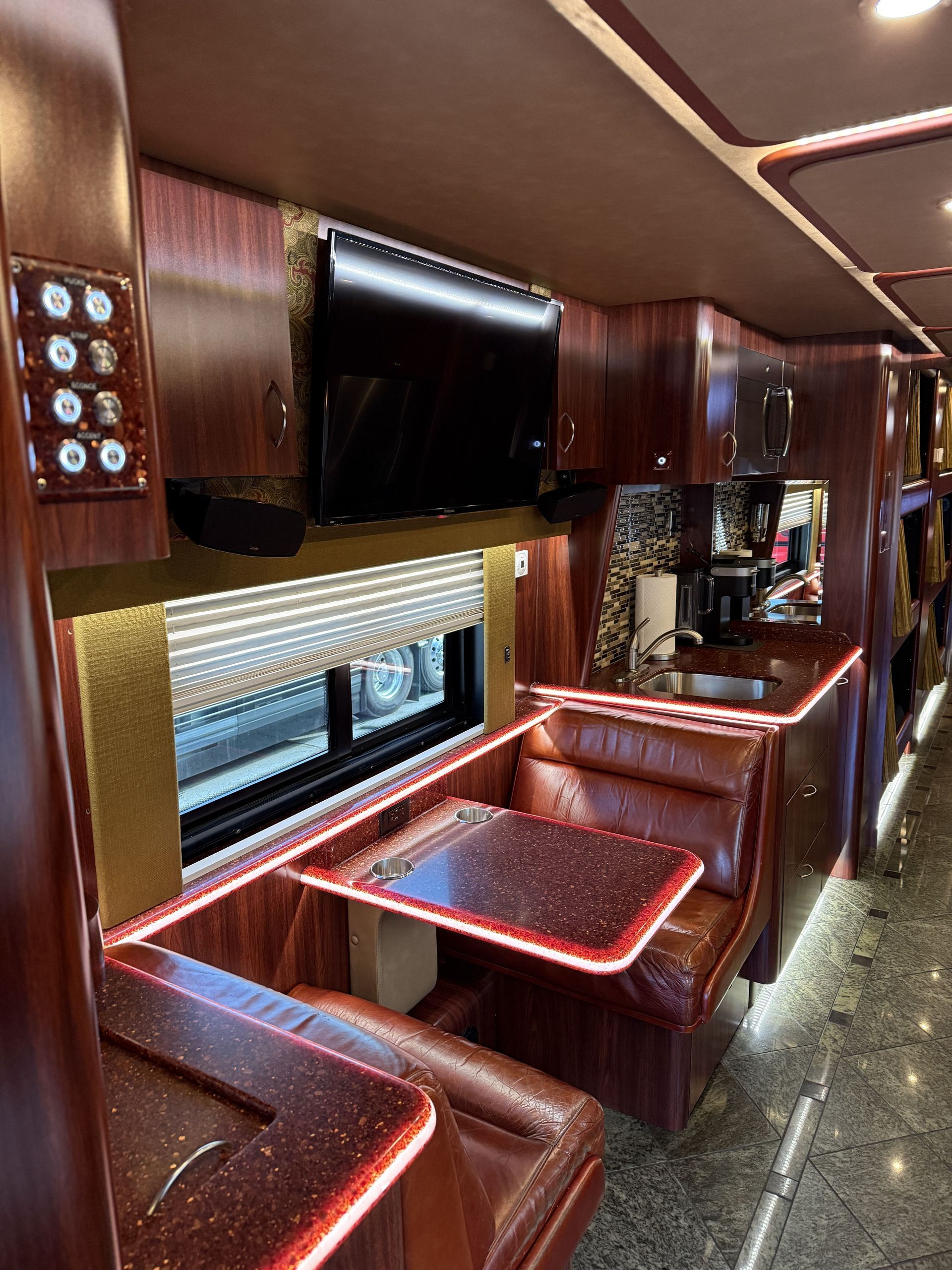 Entertainer Tour Bus Rental