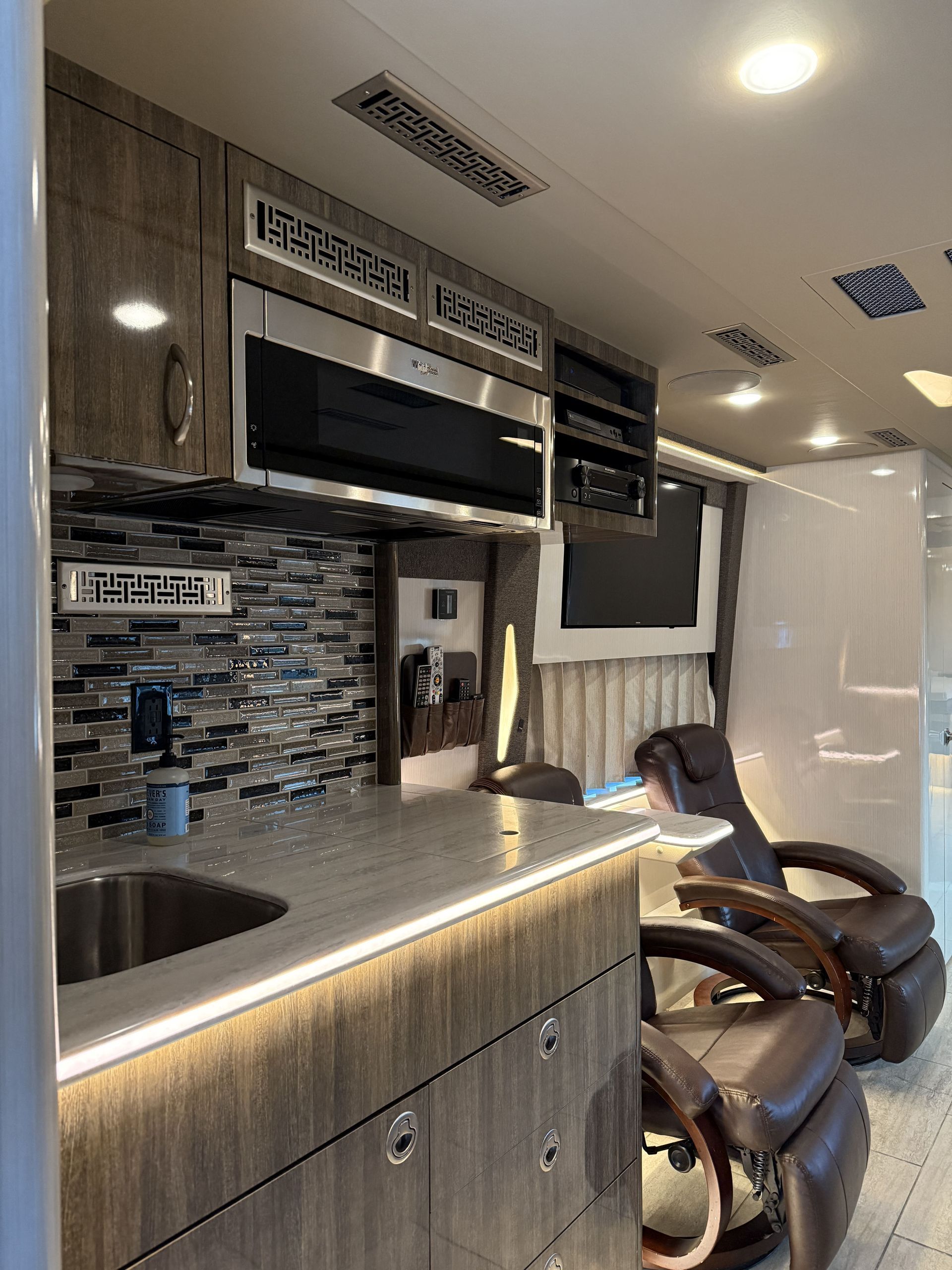 Entertainment coach with luxury amenities