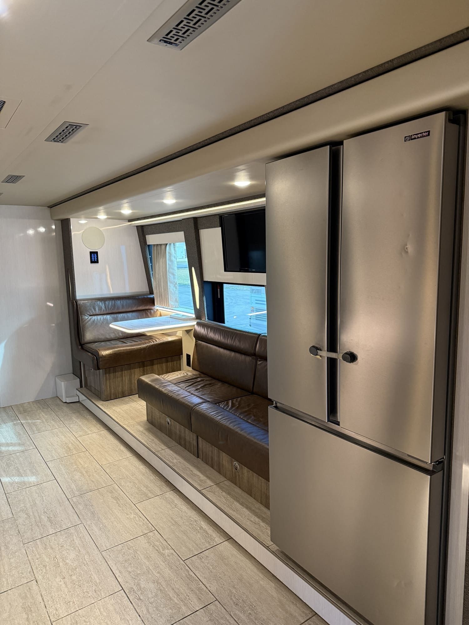 luxury entertainer coach  with amenities