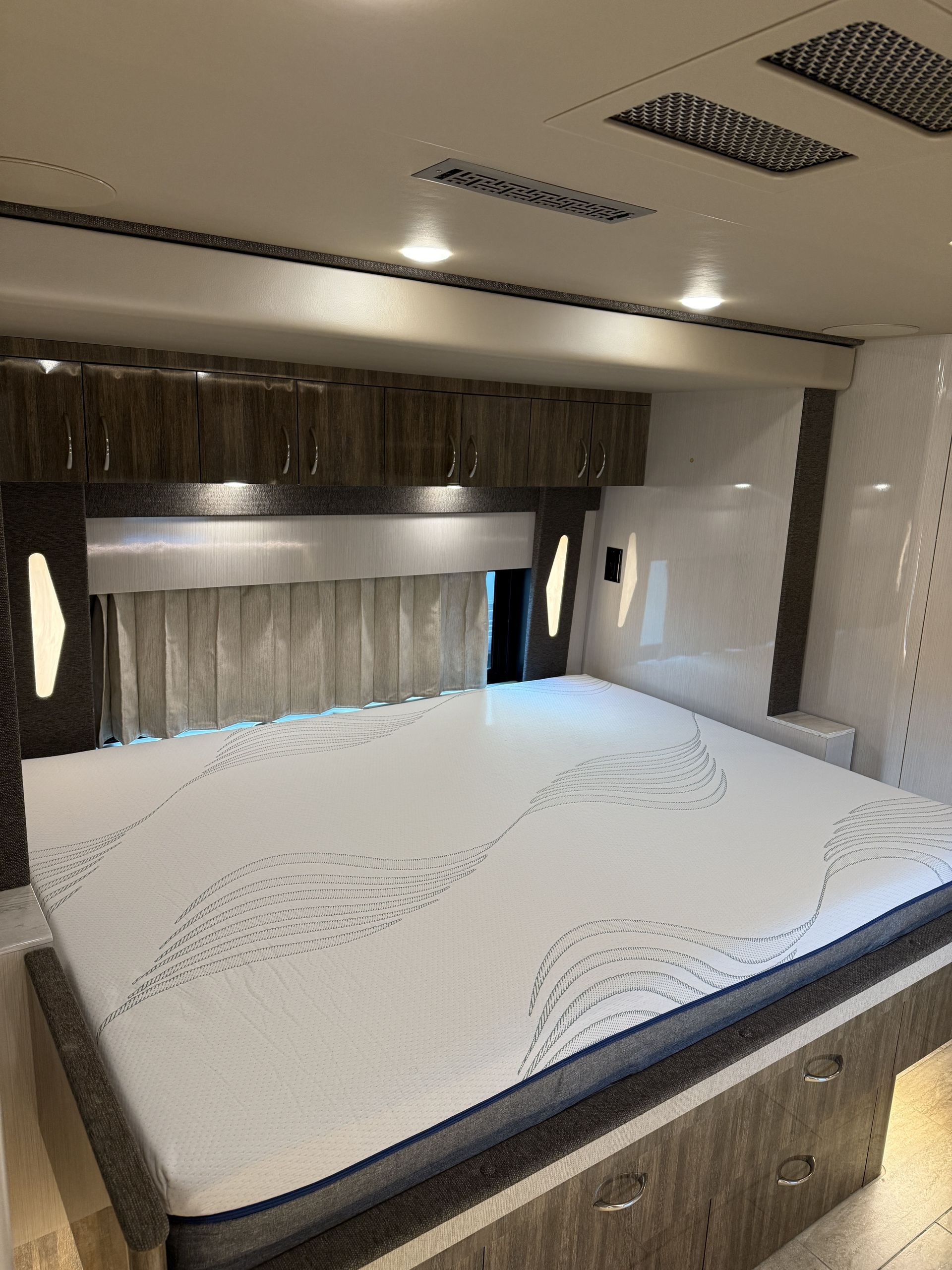 Premium Entertainer Coach