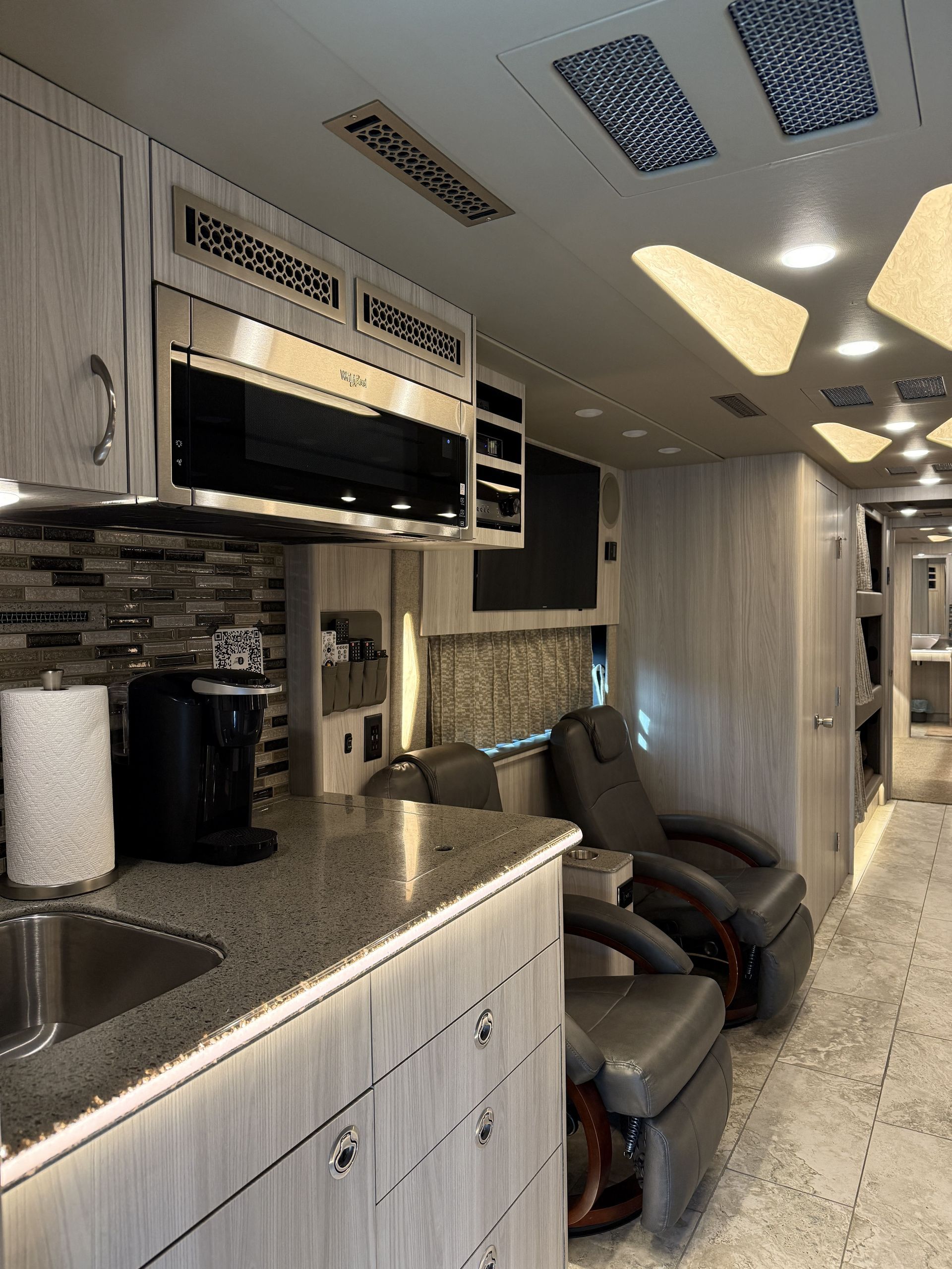 luxury entertainer coach