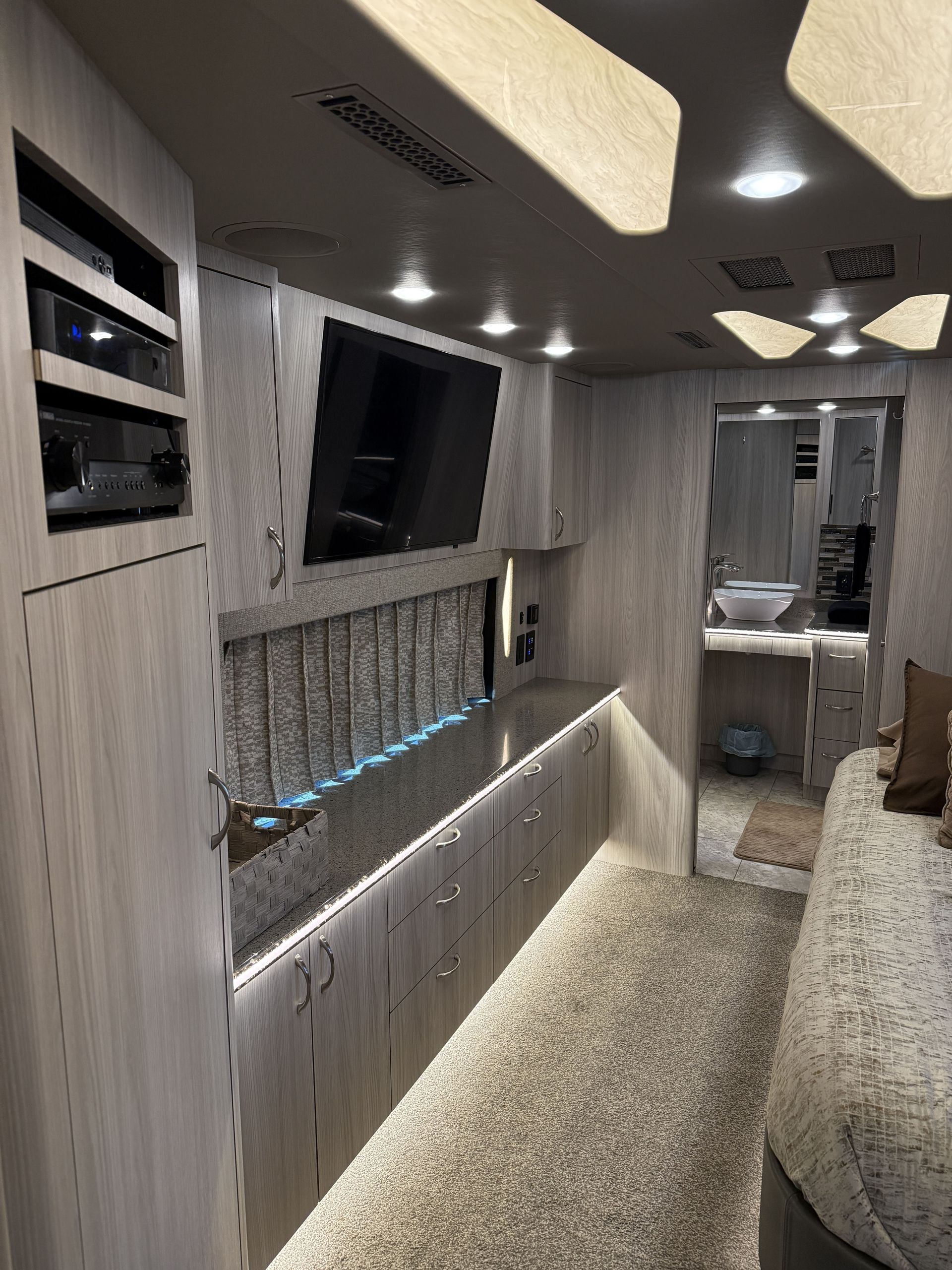 Premium Entertainer Coach