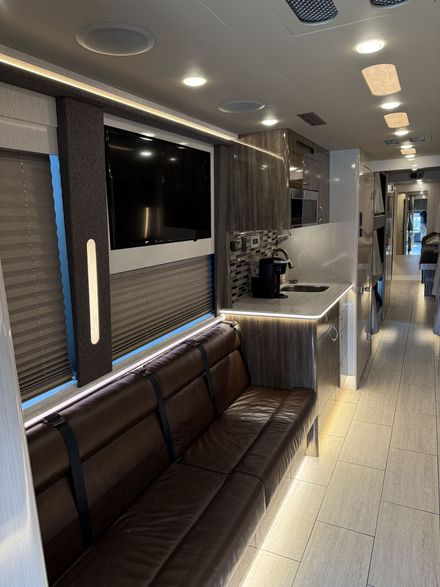 Custom Celebrity Coach Charter Montevallo AL