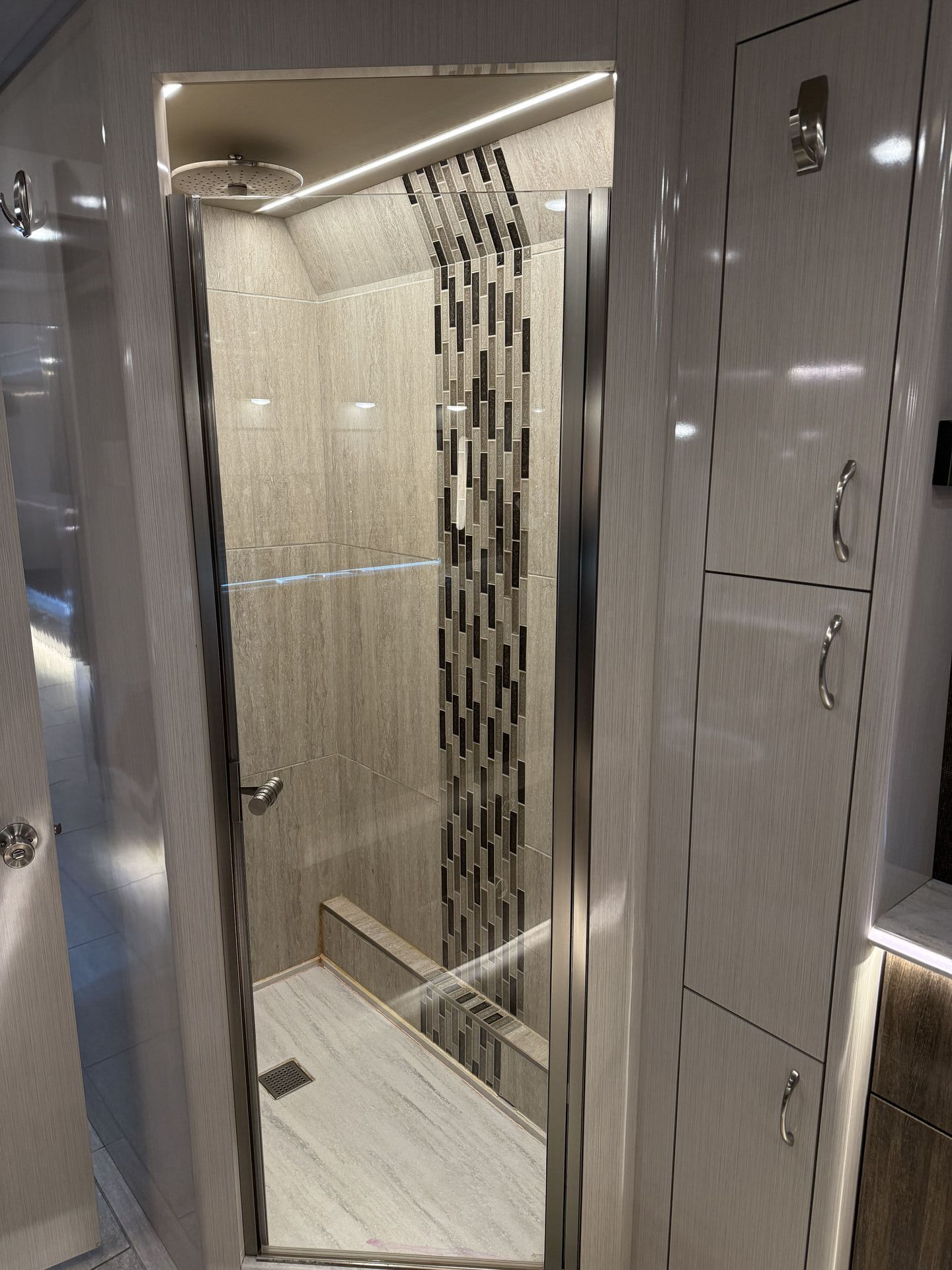 Premium Entertainer Coach