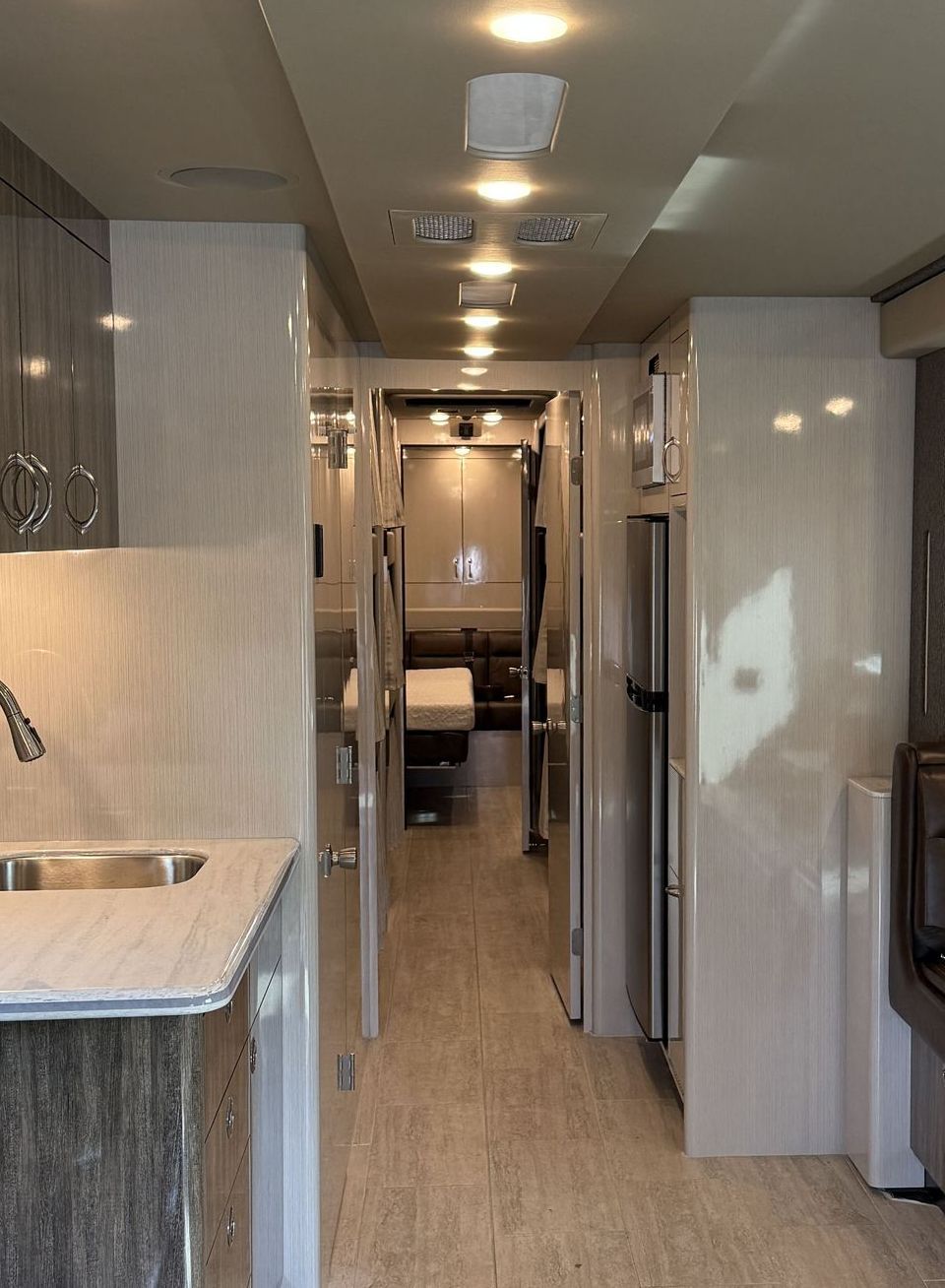 luxury entertainer coach 