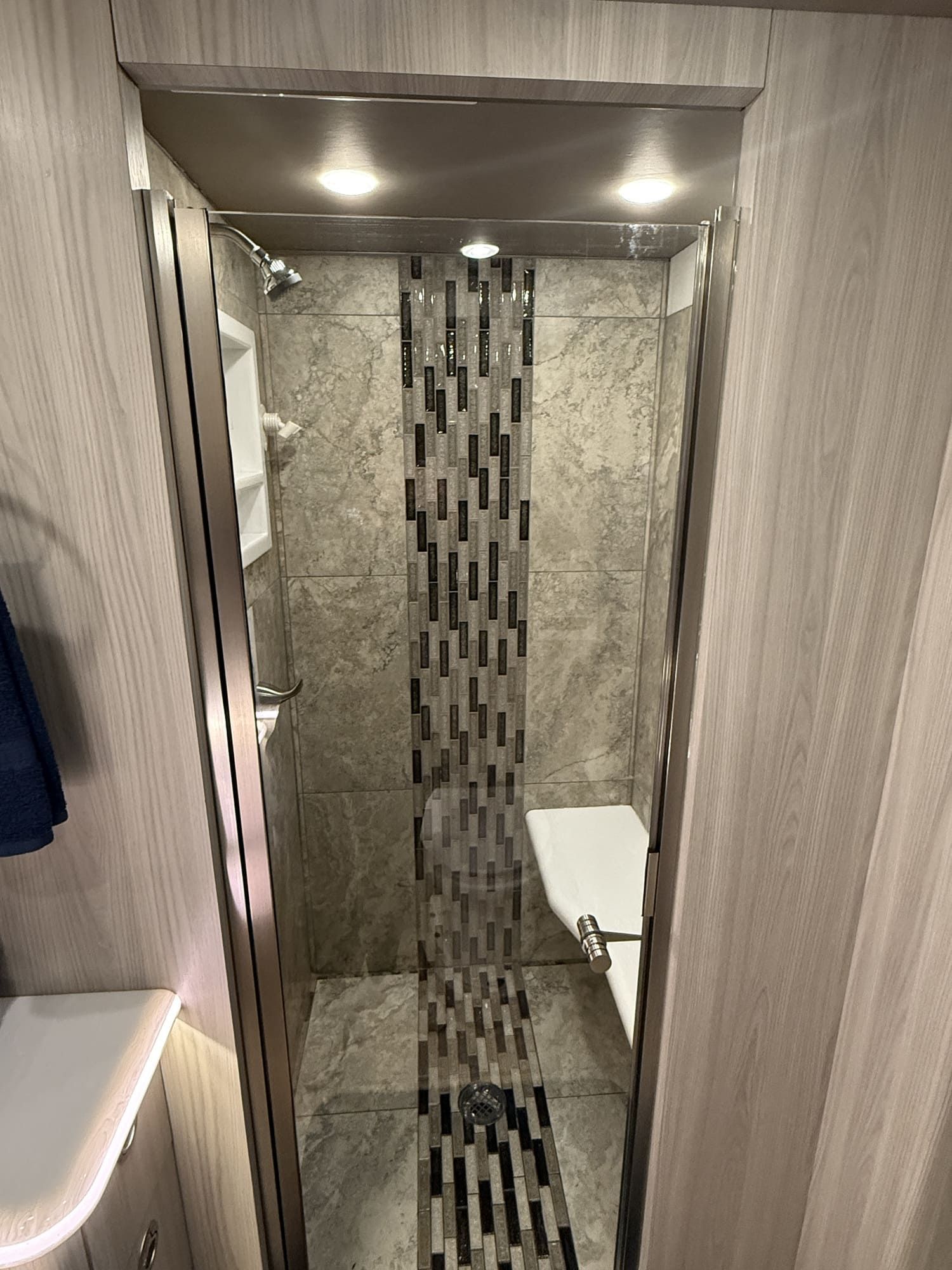 Seamless Celebrity Coach Service Across Country