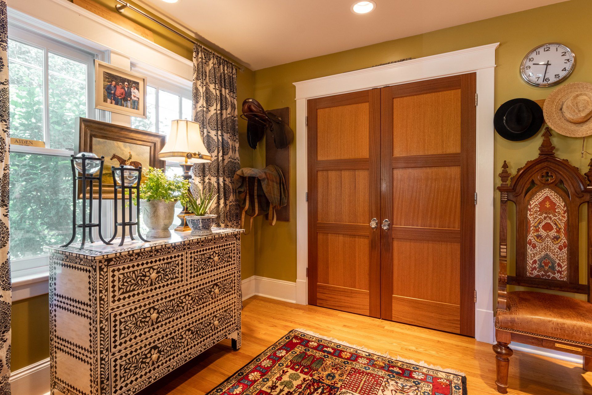 Top State College interior design wooden doors