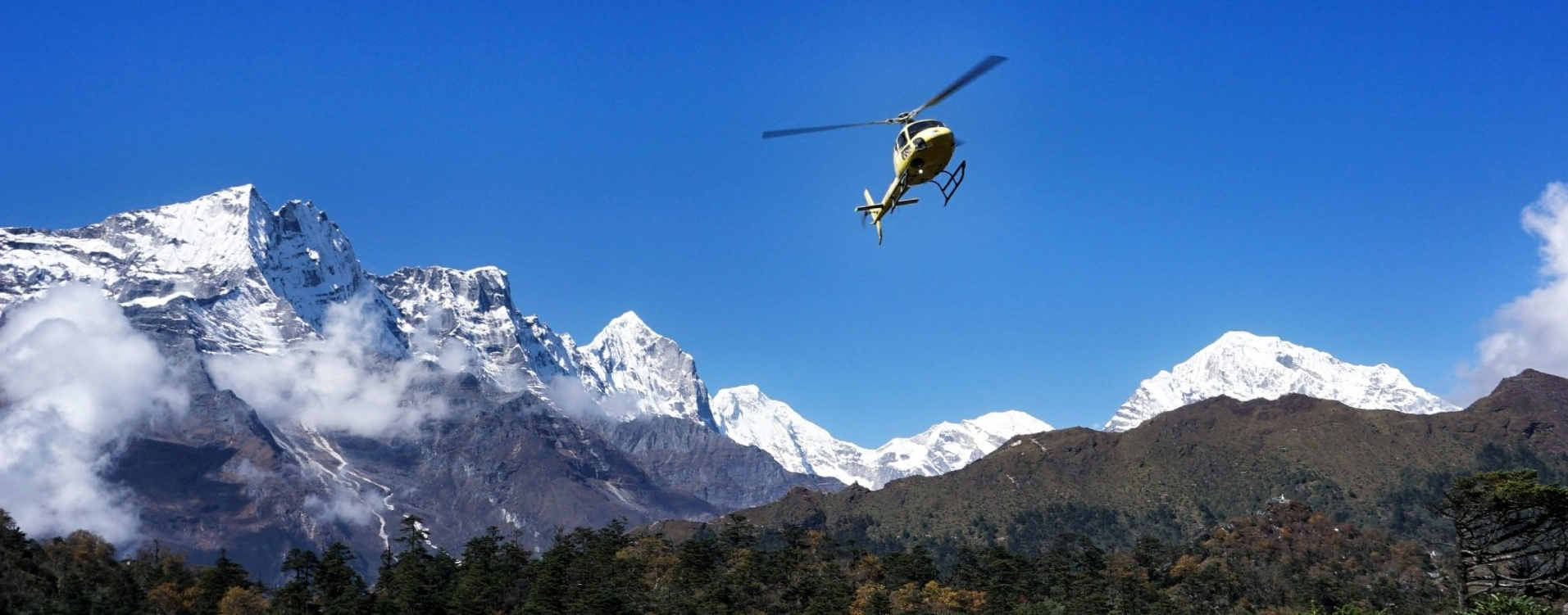 Deluxe Everest Heli Adventure - Helicopter landing in Namche Bazaar
