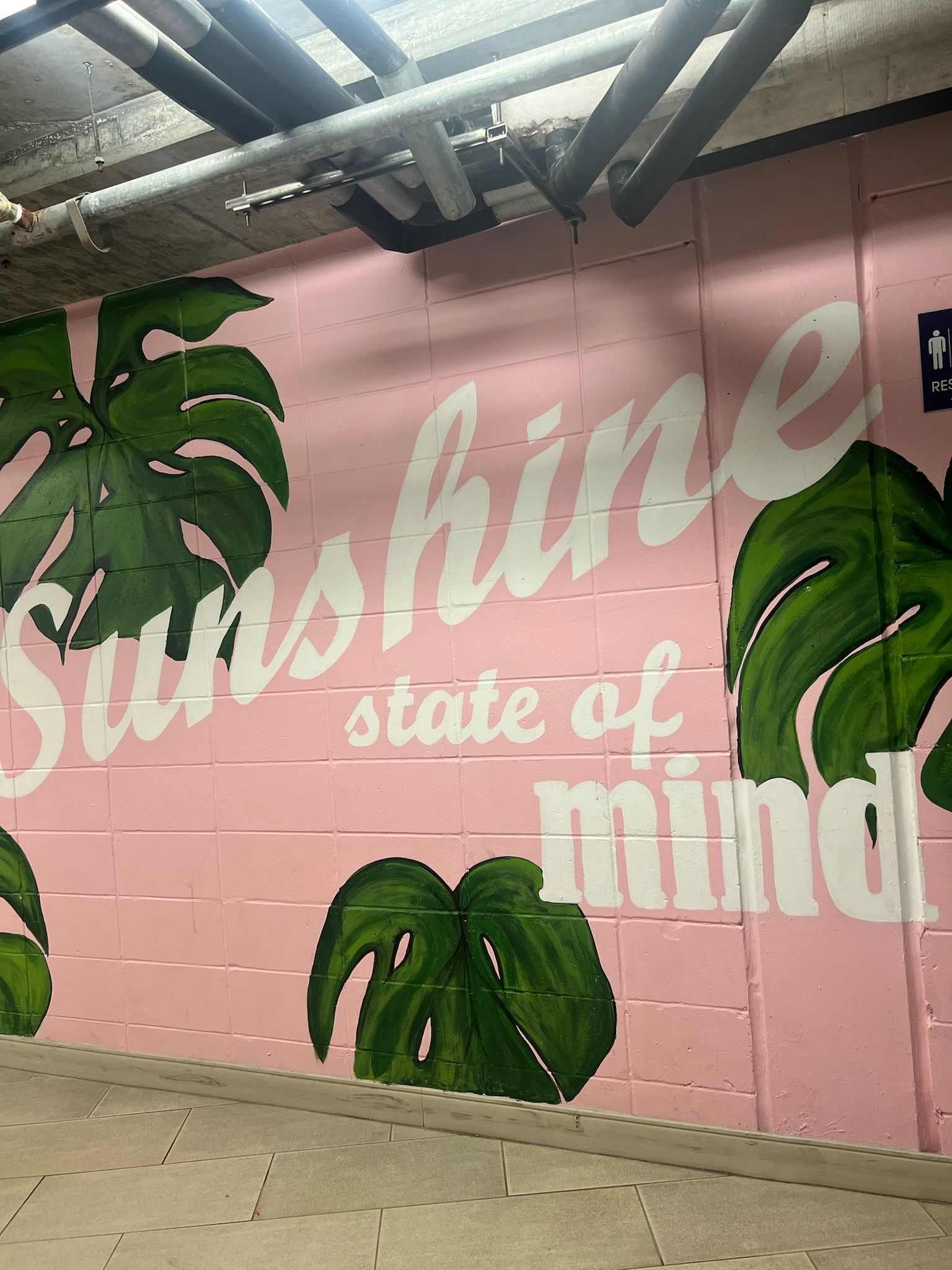 A mural on a wall that says sunshine state of mind