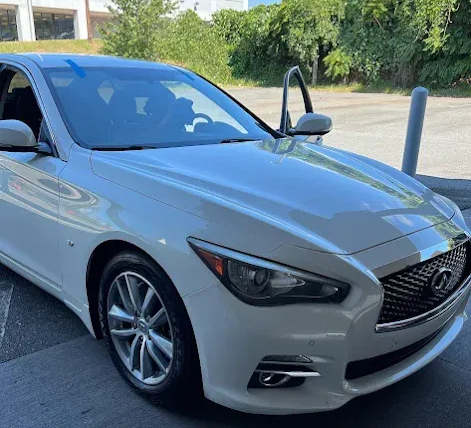 Infiniti auto glass repair in Mount Airy, NC