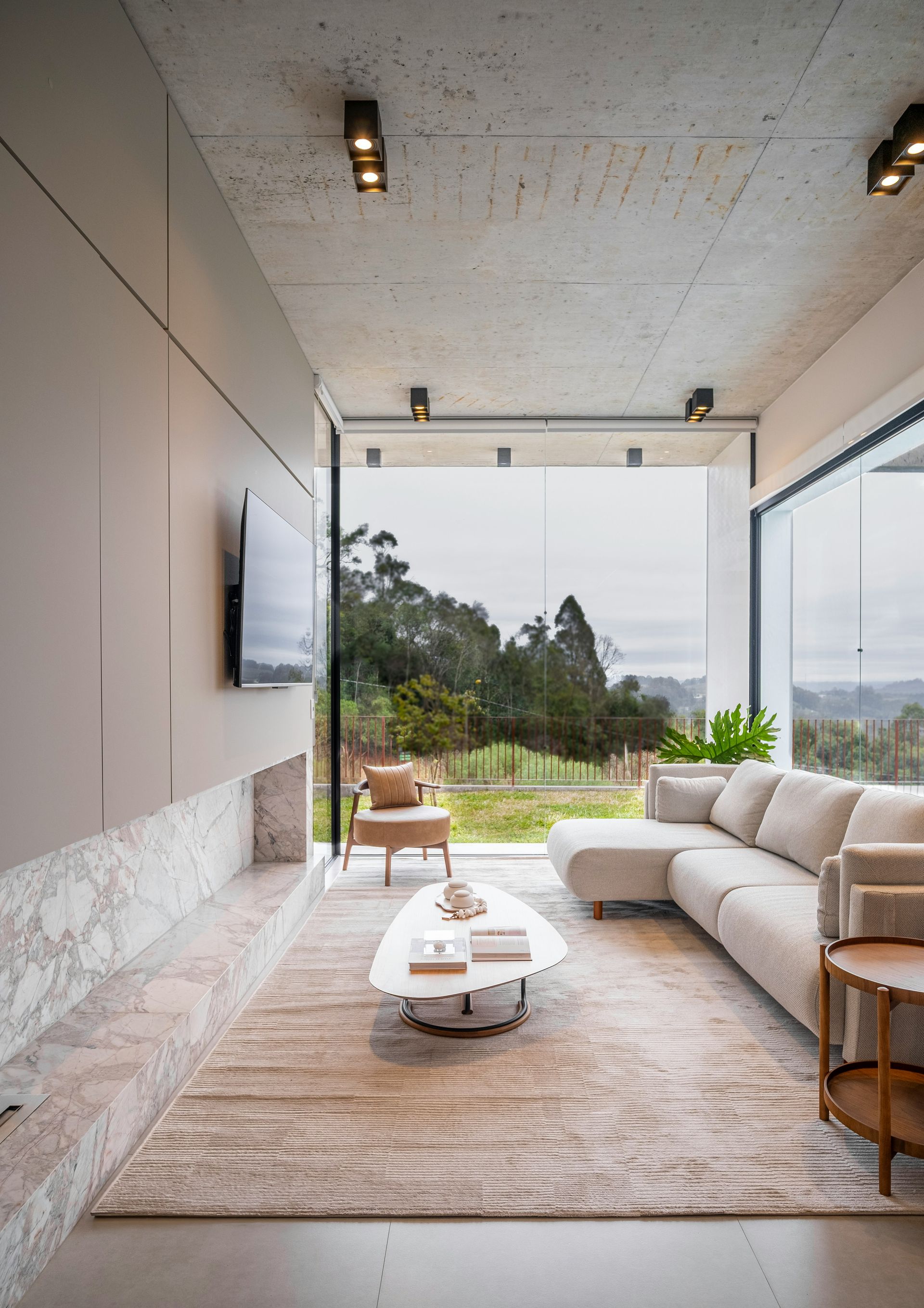 Construction Site: White House With Scaffolding, Unfinished Siding — Andrew Harper Painting & Decorating in Albury, NSW